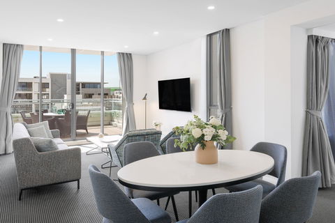 Meriton Suites Zetland - Mackay Tourism 12