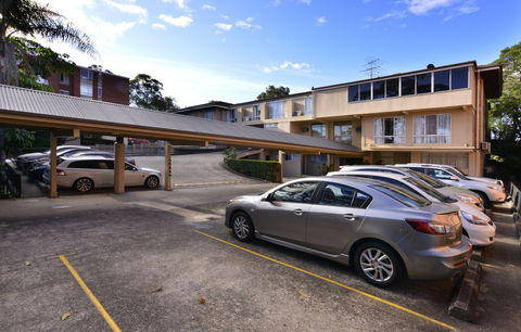 Twin Towers Inn - Mackay Tourism 1