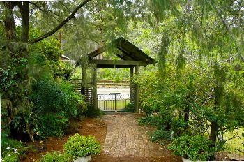Kemeys Mountain Hideaway - Mackay Tourism 0