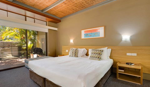 Nautilus Beachfront Villas & Spa - Mackay Tourism 1