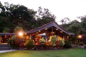 Trinity Beach Palace - Mackay Tourism 0