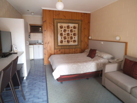 Yarragon Motel - Mackay Tourism 0
