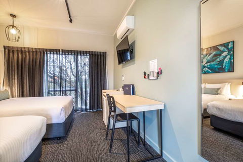 Nightcap At Excelsior Hotel - Mackay Tourism 1