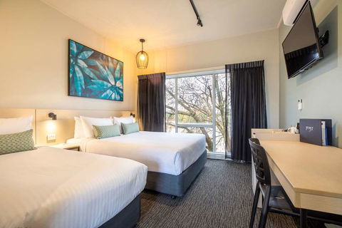 Nightcap At Excelsior Hotel - Mackay Tourism 2