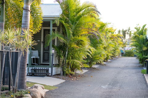 Barney Beach Accommodation Centre - Mackay Tourism 0