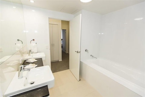 Gladstone Central Plaza Apartment Hotel - Mackay Tourism 1