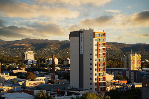 Tom's Court Hotel - Mackay Tourism 1