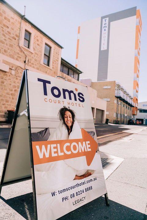 Tom's Court Hotel - Mackay Tourism 2