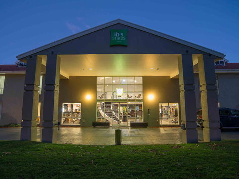 Ibis Styles Canberra - Mackay Tourism 0