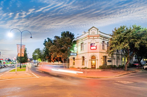 Prince Of Wales Motor Inn - Mackay Tourism 0