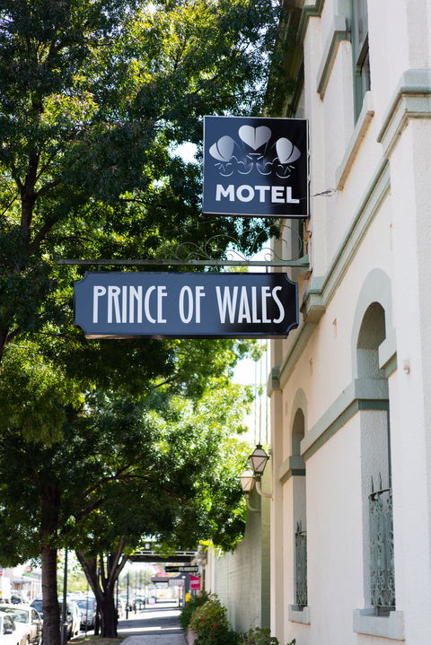 Prince Of Wales Motor Inn - Mackay Tourism 1