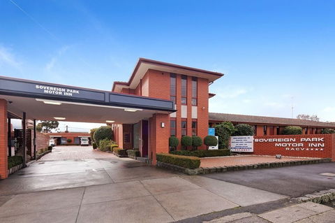 Sovereign Park Motor Inn - Mackay Tourism 0