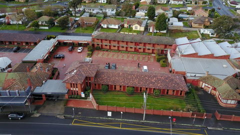 Sovereign Park Motor Inn - Mackay Tourism 1