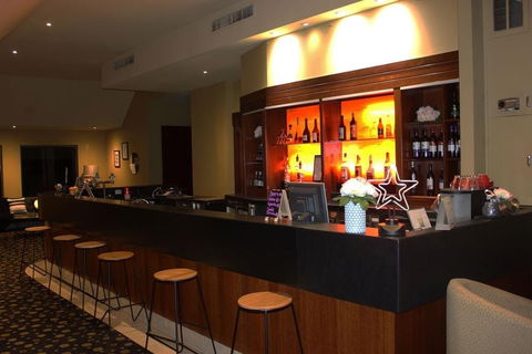 Swan Hill Resort - Mackay Tourism 0