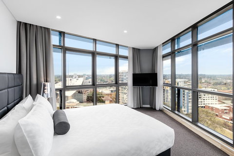 Meriton Suites Church Street, Parramatta - Mackay Tourism 3