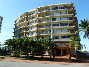 Cullen Bay Resorts - Mackay Tourism 8
