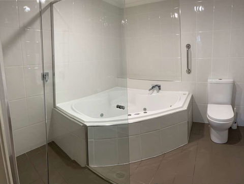 Bathurst Heritage Motor Inn - Mackay Tourism 3
