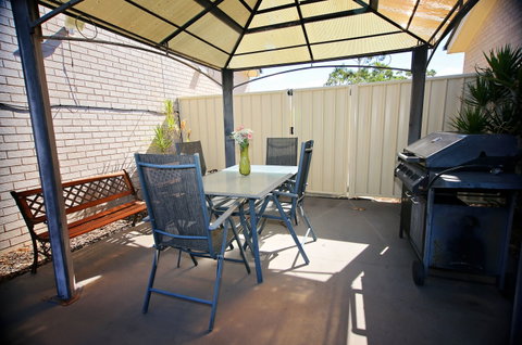 Roma Inland Motor Inn - Mackay Tourism 1