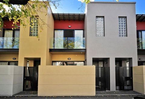 RNR Apartments, Adelaide - Mackay Tourism 0