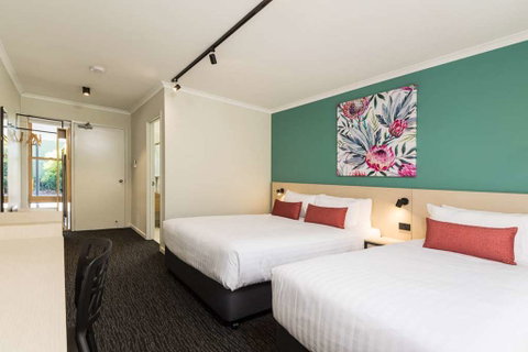 NIghtcap at Balaclava Hotel - Mackay Tourism 2