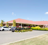 Pines Country Club Motor Inn - Mackay Tourism