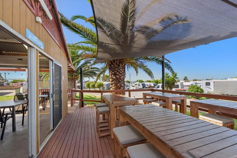 Discovery Parks Adelaide Beachfront - Mackay Tourism 1