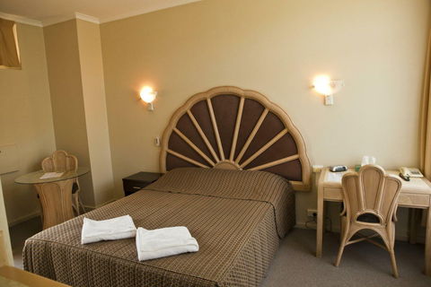 Dawson Motor Inn - Mackay Tourism 1