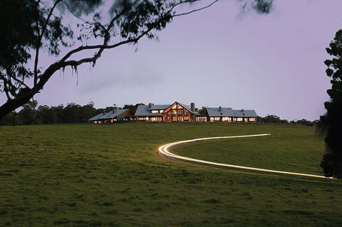 Spicers Peak Lodge - Mackay Tourism 1