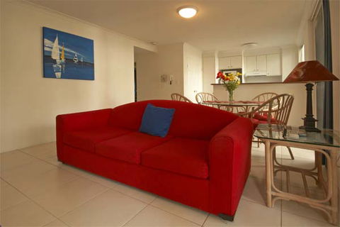 Santorini Holiday Apartments - Mackay Tourism 1