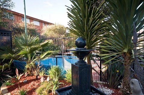 Country Plaza Queanbeyan - Mackay Tourism 2