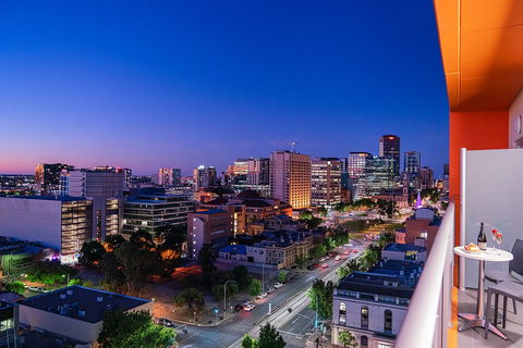 Tom's Court Hotel - Mackay Tourism 0