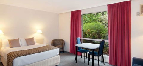 Hotel Ringwood Lake - Mackay Tourism 0