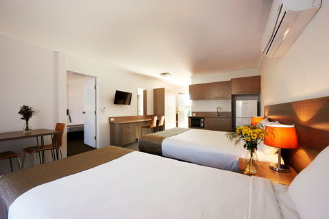 Adelong Motel - Mackay Tourism 2