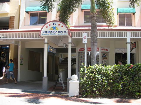 Macrossan House Boutique Holidays Apts - Mackay Tourism 1