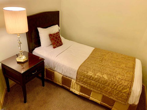 Royal Albert Hotel - Mackay Tourism 2