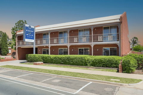 Burke & Wills Motor Inn - Mackay Tourism 0