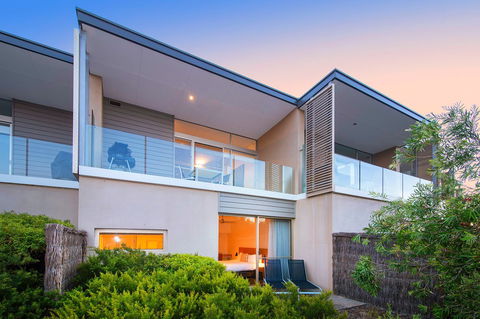 Smiths Beach Resort - Mackay Tourism 1
