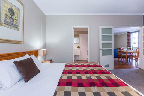 Mont Clare Boutique Apartments - Mackay Tourism 7