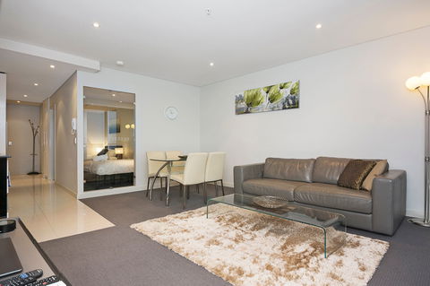 Astra Apartments Perth - Mackay Tourism 6
