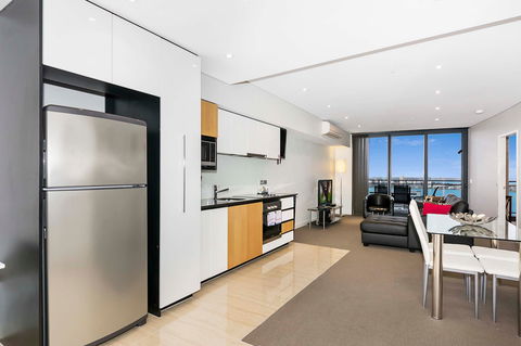 Astra Apartments Perth - Mackay Tourism 17