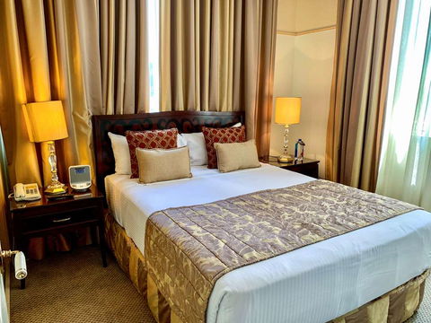 Royal Albert Hotel - Mackay Tourism 1