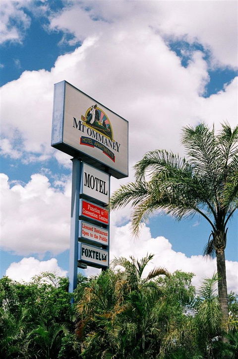 Mount Ommaney Hotel Apartments - Mackay Tourism 0