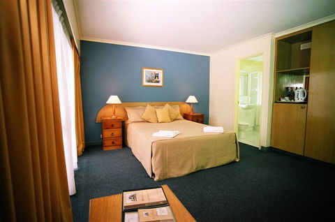 Mount Ommaney Hotel Apartments - Mackay Tourism 2