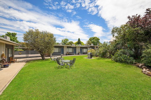 Hamilton Lakeside Motel - Mackay Tourism 1