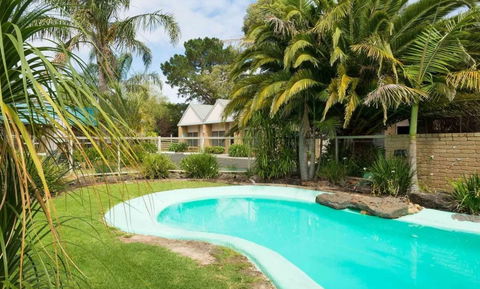 Tropicana Motor Inn - Mackay Tourism 0