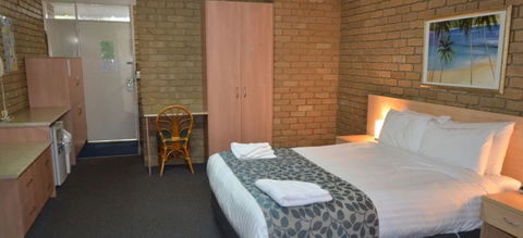 Tropicana Motor Inn - Mackay Tourism 1