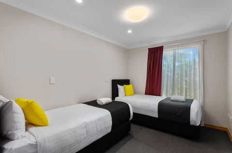 Eastgate On The Range Motel - Mackay Tourism 1