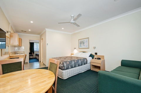 Colonial Terrace Motor Inn - Mackay Tourism 1