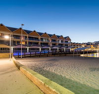 Dolphin Quay Apartment Hotel - Mackay Tourism
