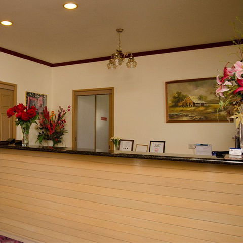 Pines Country Club Motor Inn - Mackay Tourism 1